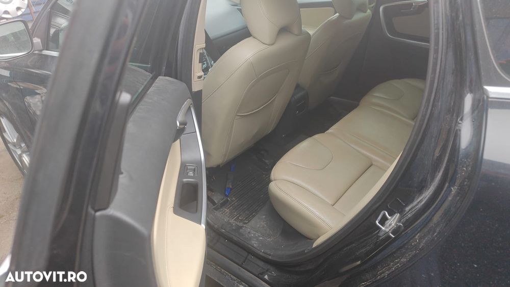 Volvo XC 60 - 4
