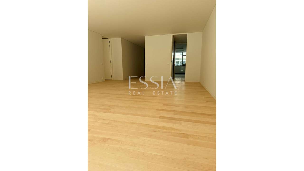 Apartamento T4 à Avenida da Boavista - Próximo ao Colégio do Rosário - Grande imagem: 3/31