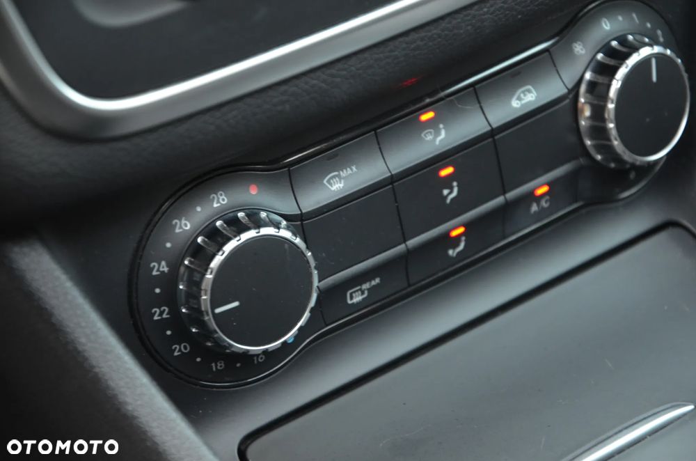 Mercedes-Benz CLA 200 Urban - 27