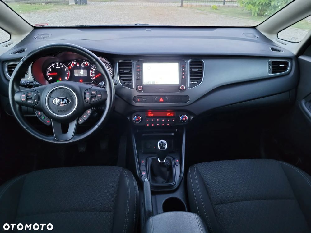 Kia Carens 1.6 GDI Dream Team Edition - 4
