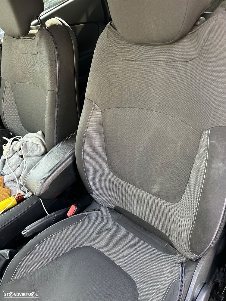 Renault Captur 1.5 dCi Exclusive - 24