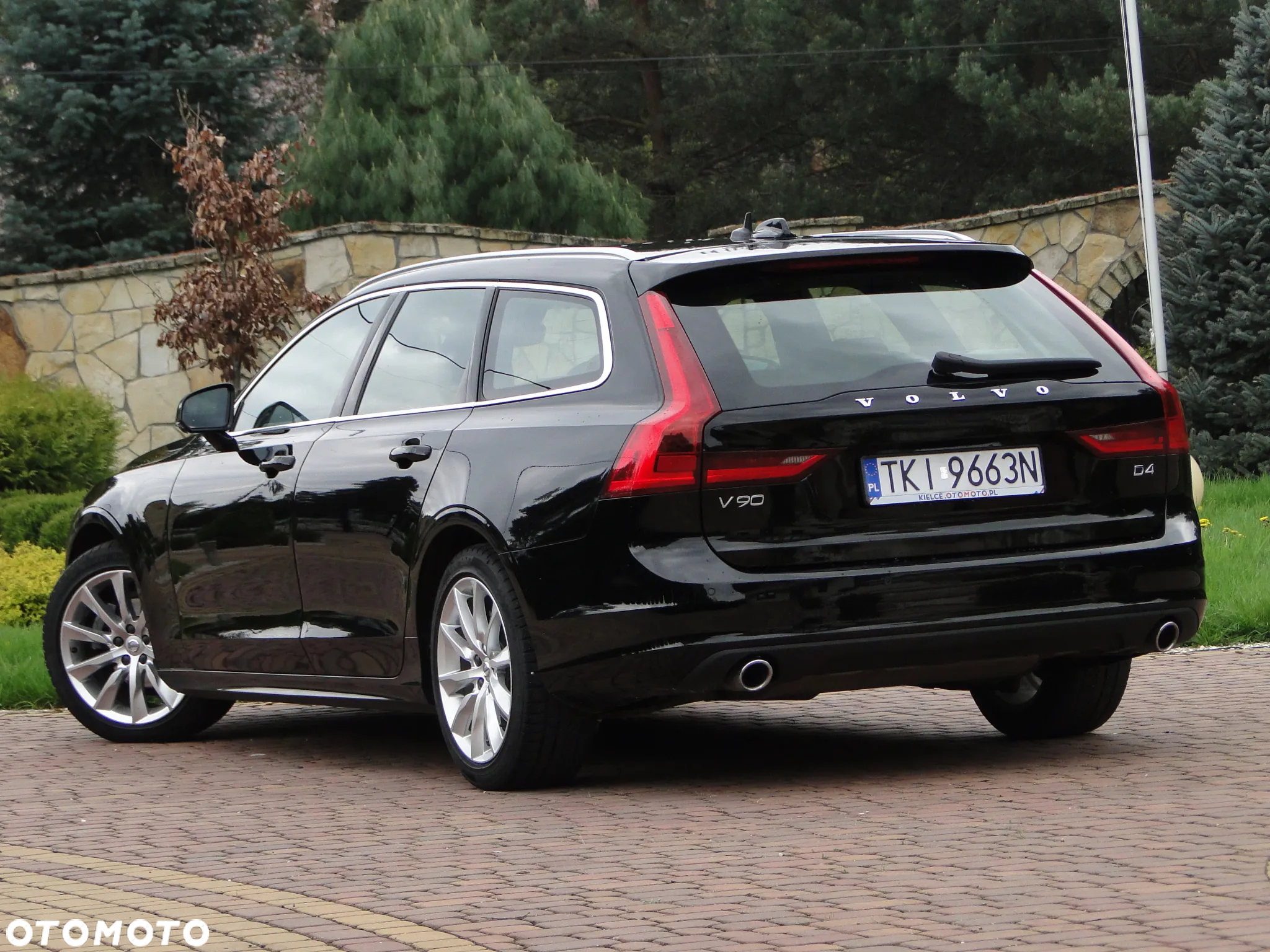 Volvo V90 D4 Momentum Pro - 2