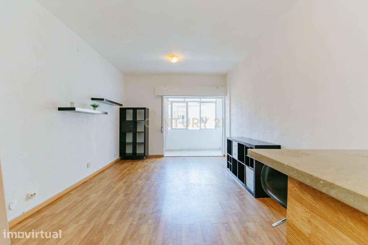 Apartamento T1 Acolhedor em Monte Abraão - Grande imagem: 3/17