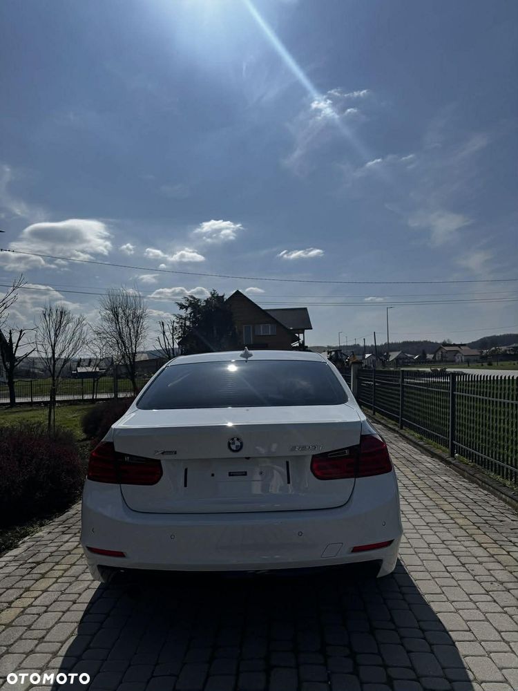 BMW Seria 3 320i xDrive Sport-Aut Luxury Line - 3