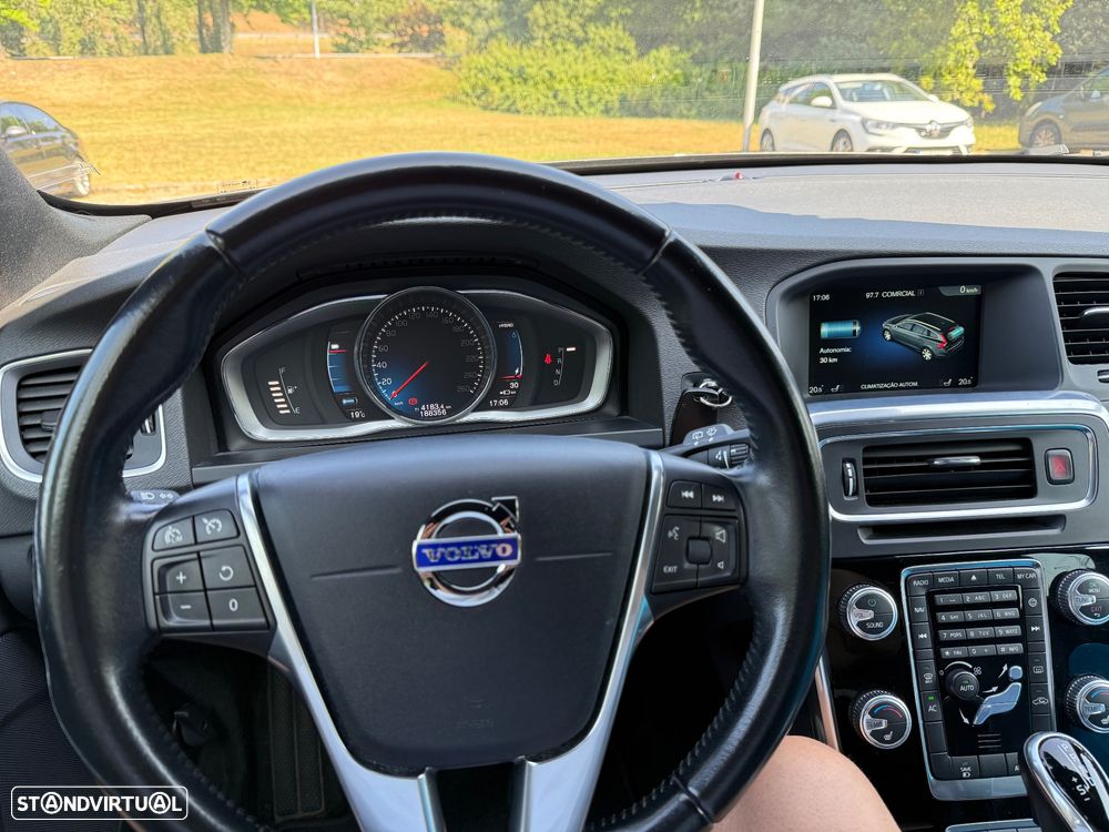 Volvo V60 D6 Plug-In-Hybrid AWD Geartronic Momentum - 12