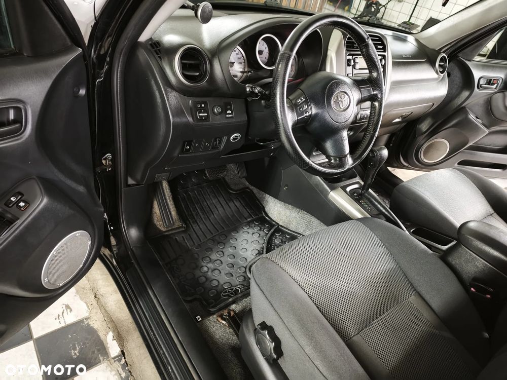 Toyota RAV4 2.0 VVT-i Sol - 11