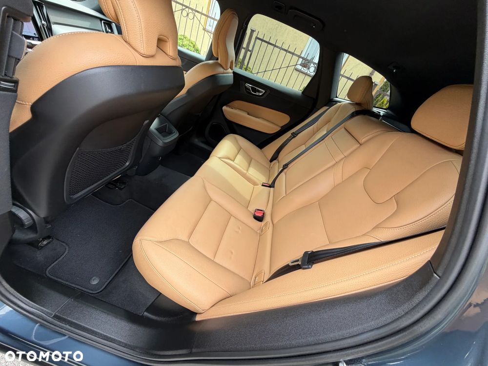 Volvo XC 60 T4 Momentum Pro - 32