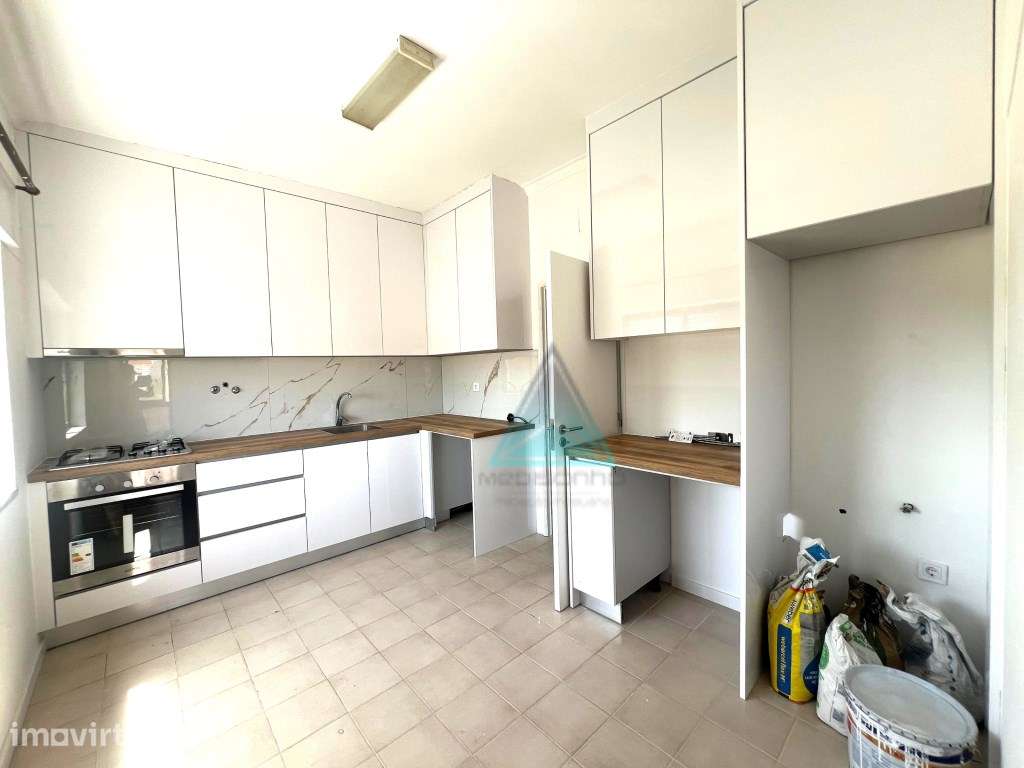 Apartamento SETÚBAL T3 Remodelado com BOAS ÁREAS - Grande imagem: 2/16