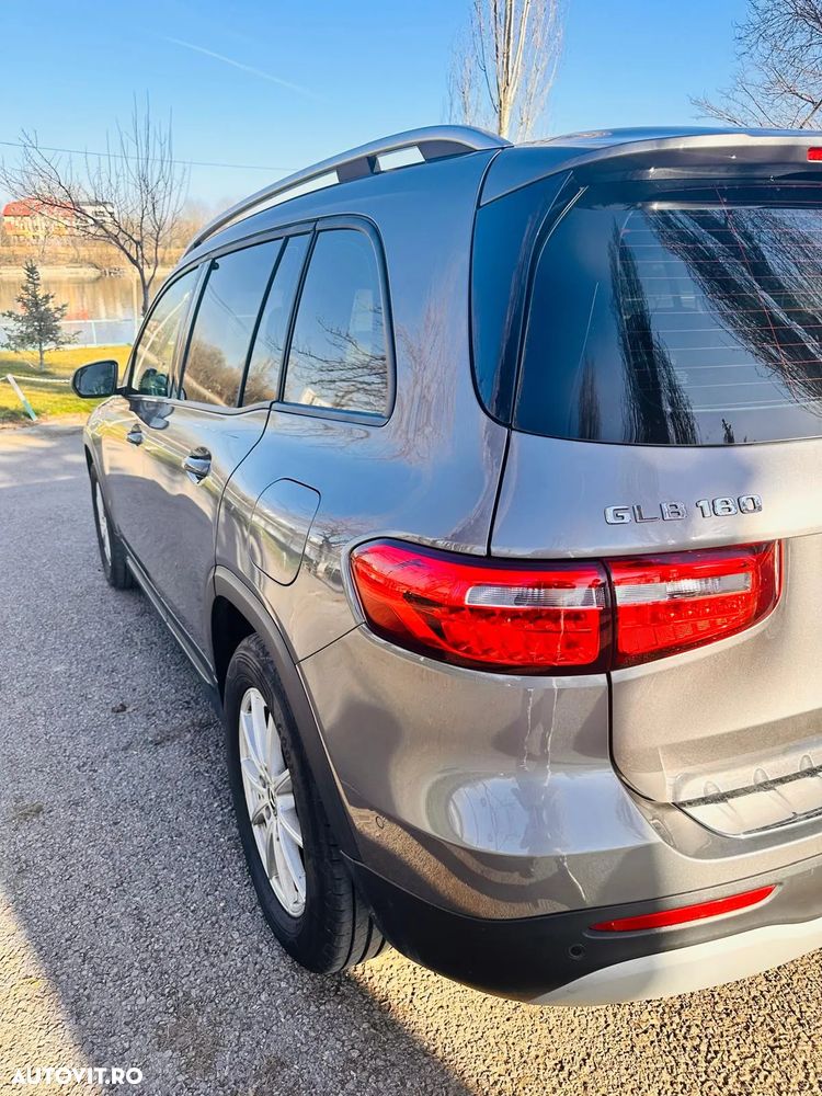 Mercedes-Benz GLB 180 7G-DCT Progressive - 29