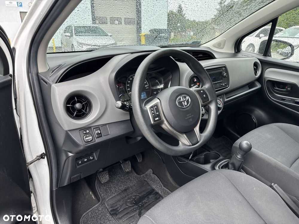 Toyota Yaris - 12