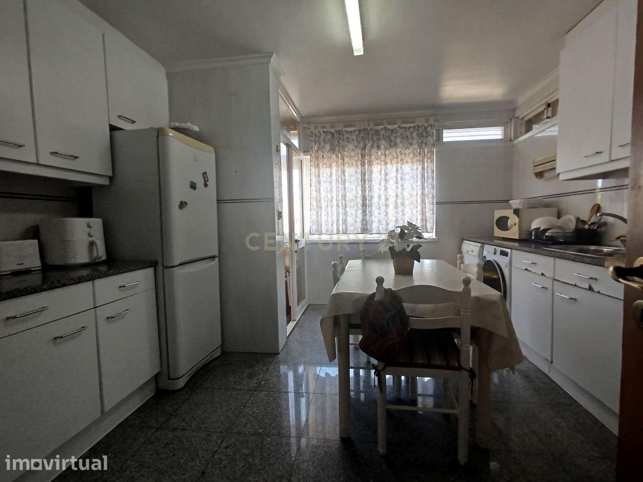 Apartamento T3 com Excelente Exposição Solar, Arrecadação e Ótima Loca - Grande imagem: 5/16