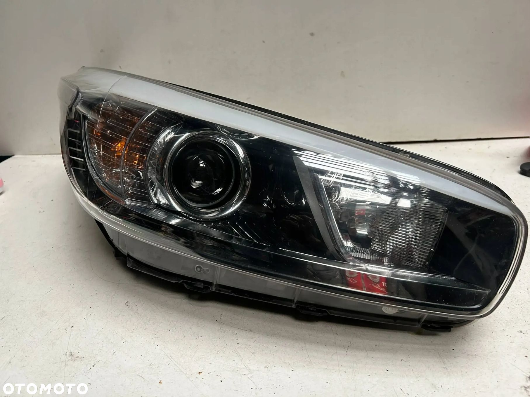 Reflektor prawy KIA Ceed II - 1