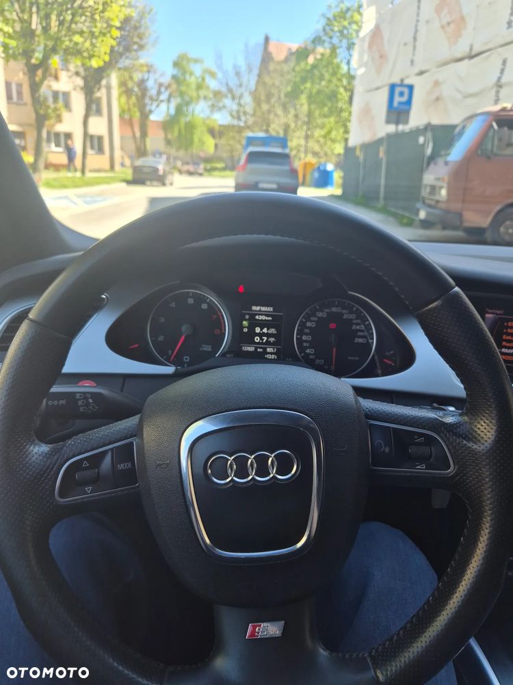Audi A4 Limousine - 5