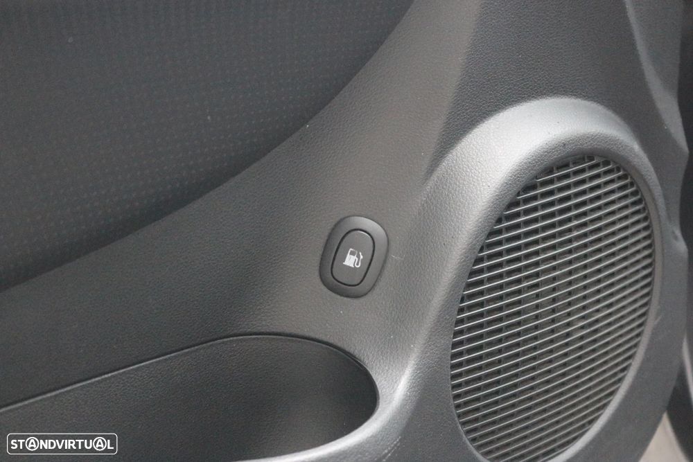 Kia Carens 2.0 CRDi Mood - 11