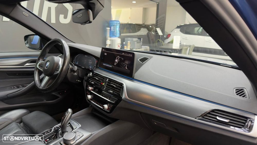 BMW 530 e Pack Desportivo M - 31
