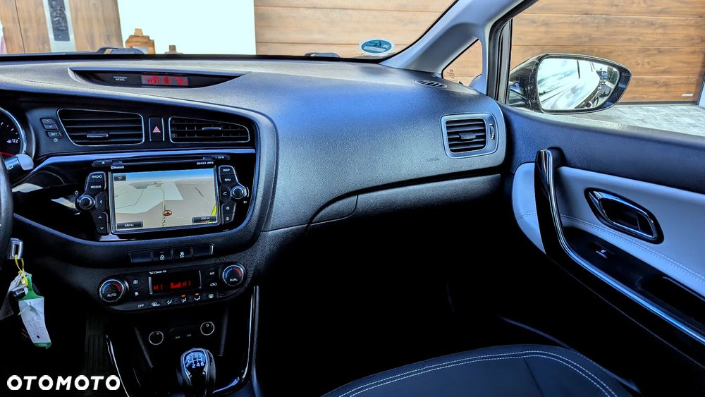 Kia Ceed 1.6 GDI ISG Dream-Team Edition - 9