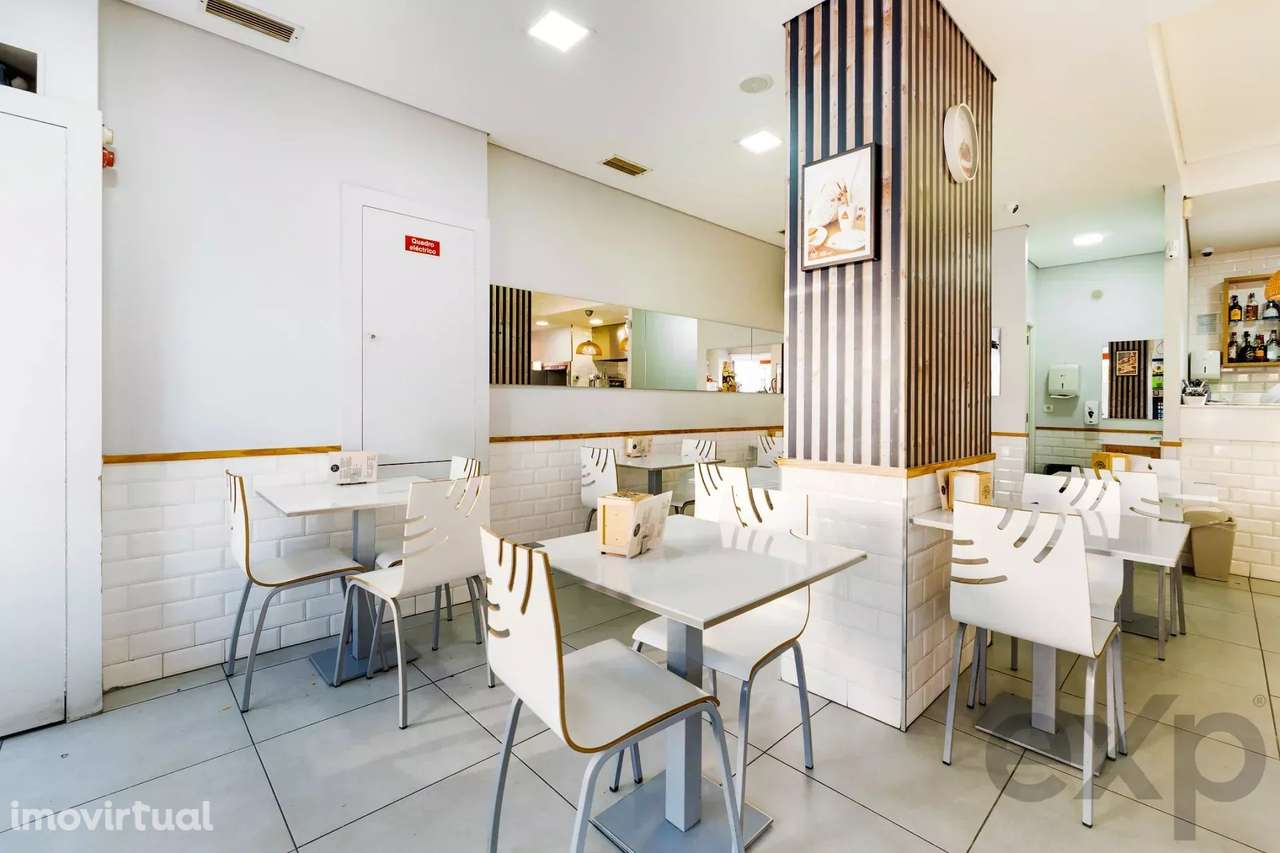 Pastelaria com Fábrica e Esplanadas – Rua da Bélgica, Canidelo - Grande imagem: 5/25