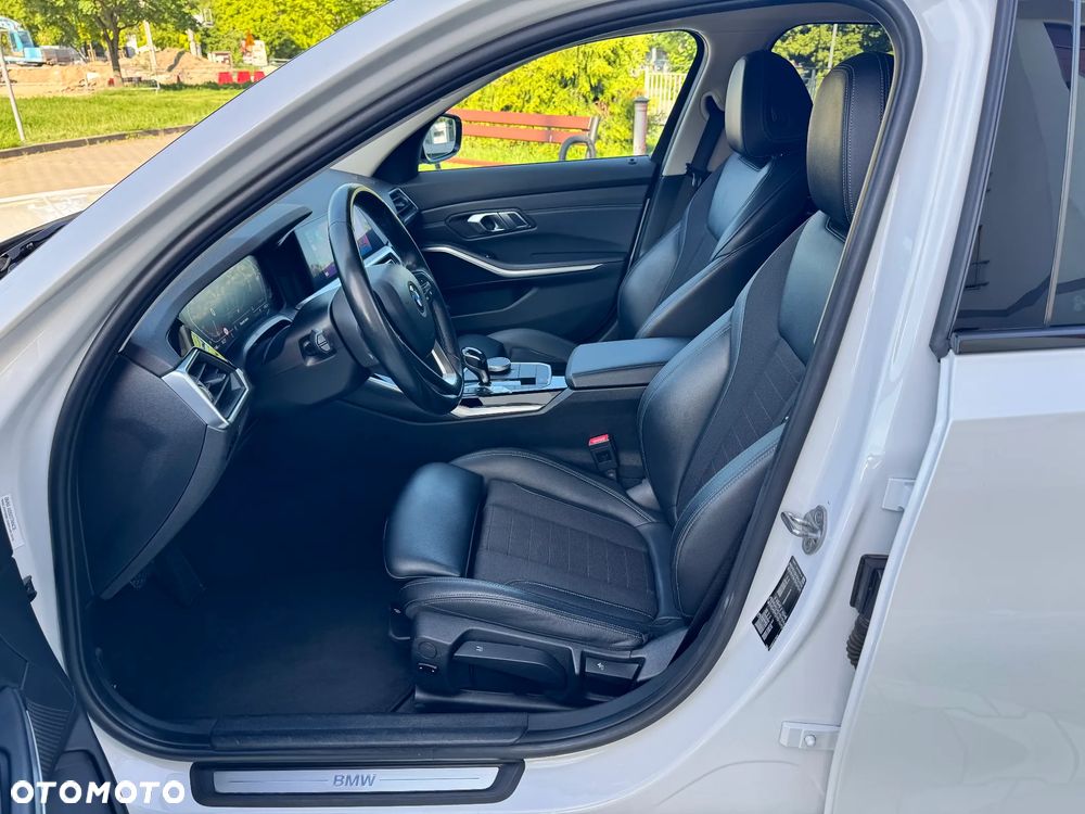 BMW Seria 3 318i Sport Line - 14