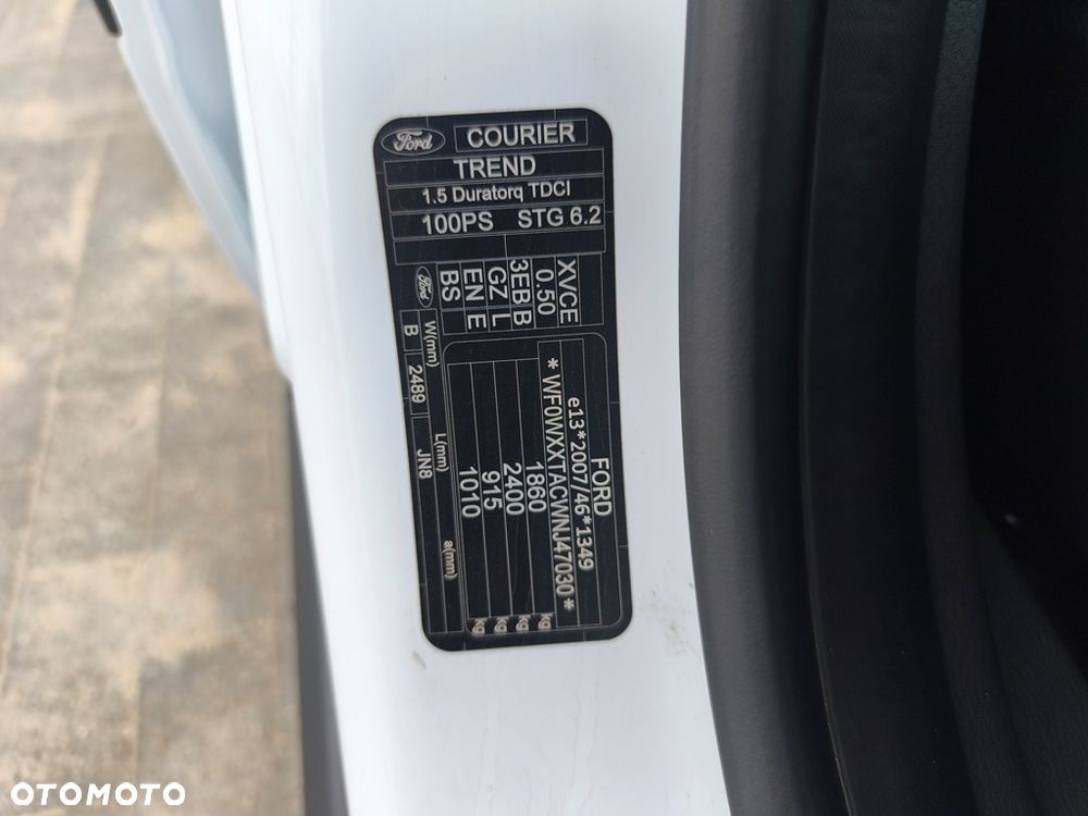 Ford Transit Courier - 39