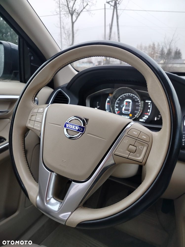 Volvo XC 60 T5 AWD Momentum EU6 - 17