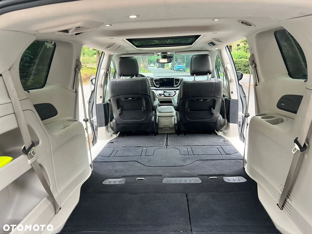 Chrysler Pacifica - 16
