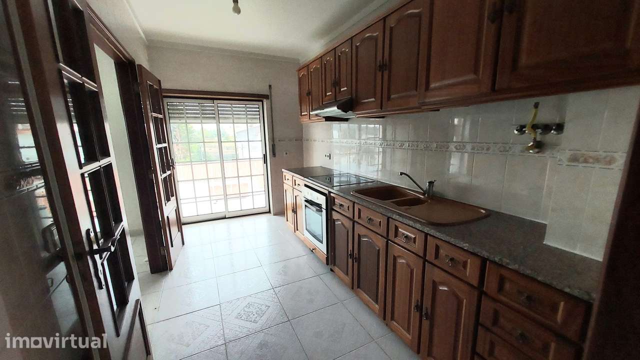 Apartamento T3 c/ garagem - centro de São Mamede - Próximo de Fátima - Grande imagem: 2/24