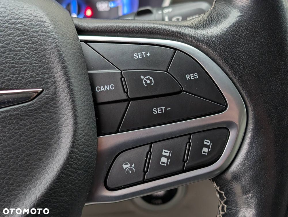 Chrysler Pacifica - 17