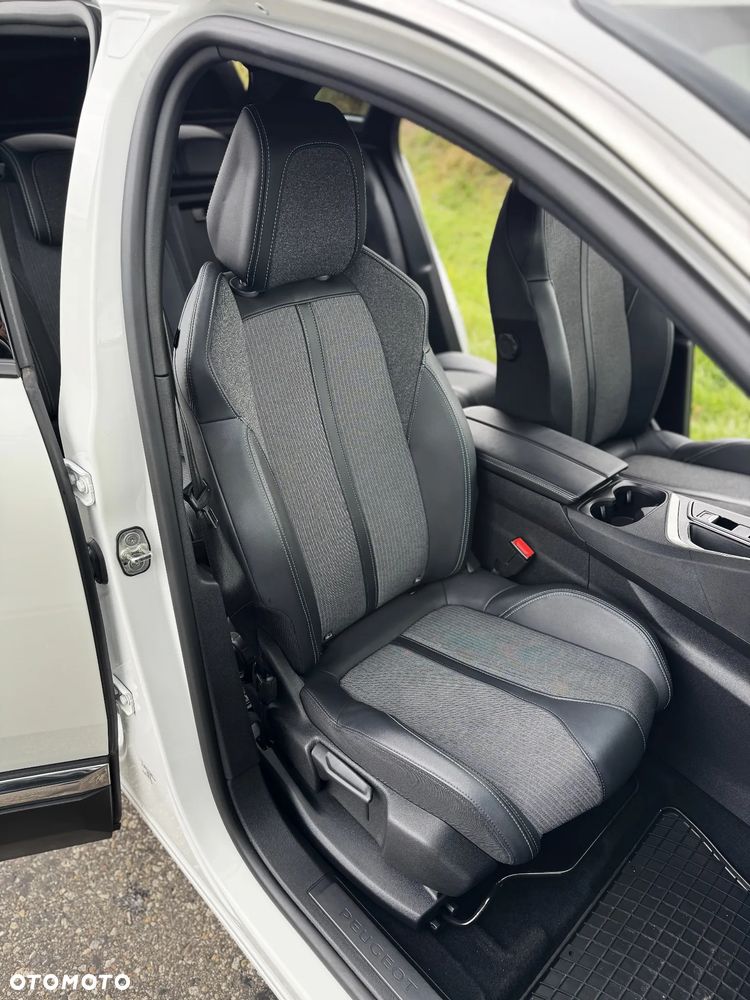Peugeot 3008 1.5 BlueHDi Allure Pack S&S EAT8 - 23