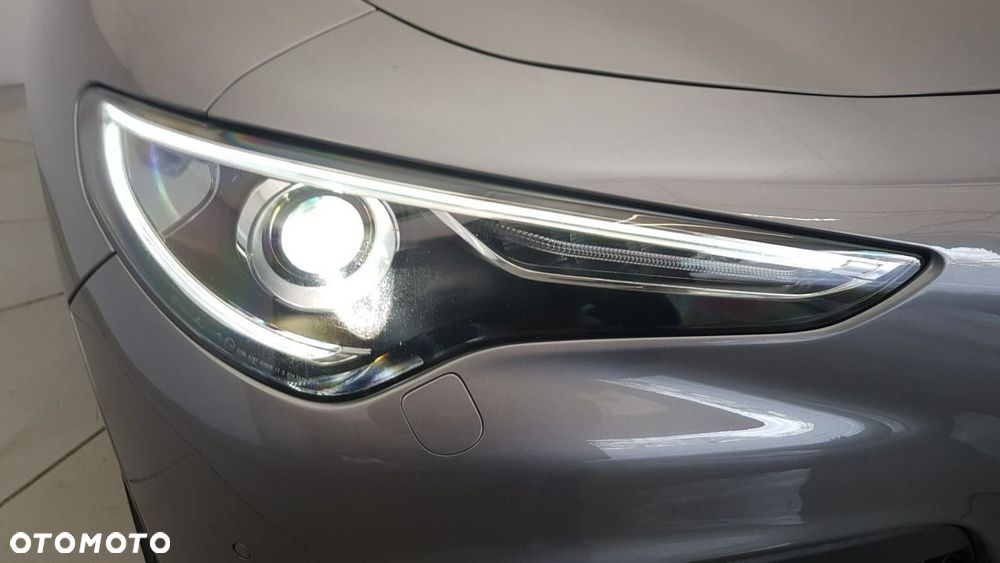 Alfa Romeo Stelvio - 11