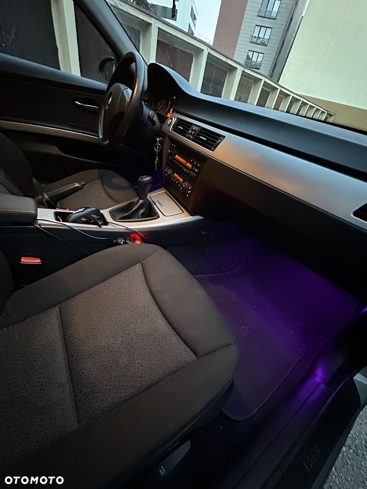 BMW Seria 3 318i - 12