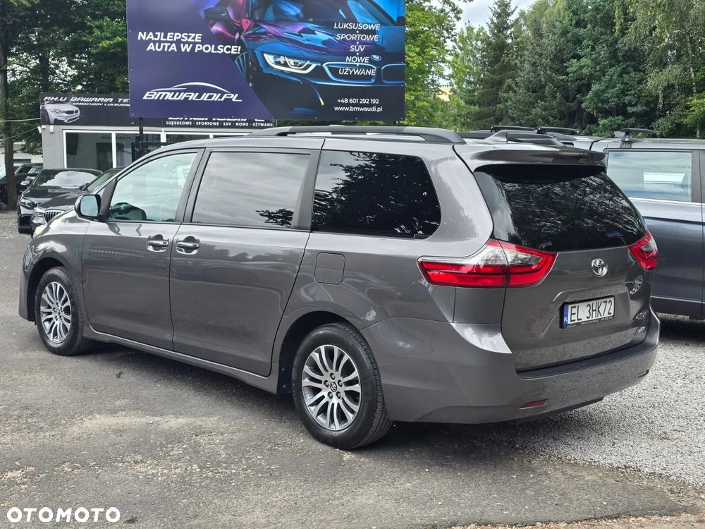 Toyota Sienna - 8