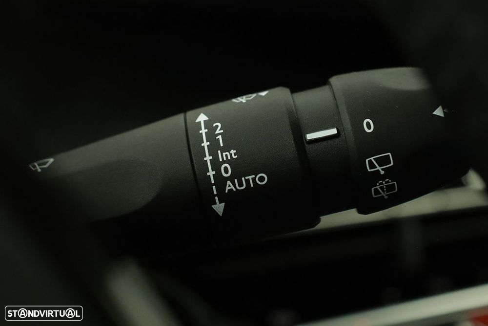 Peugeot 2008 1.2 PureTech Allure - 19