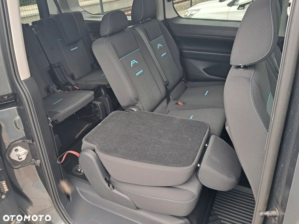 Ford Tourneo Connect Grand - 27
