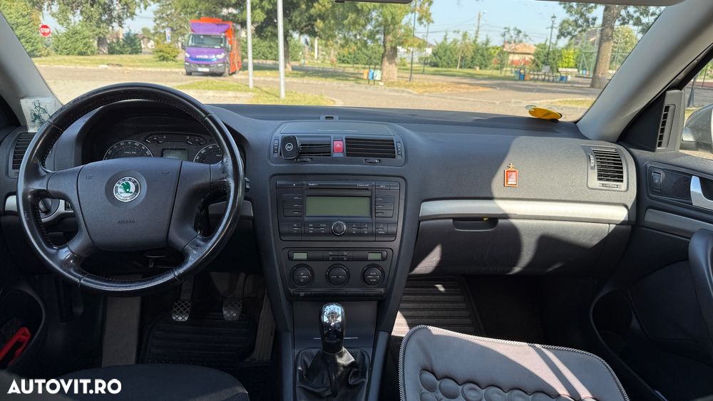 Skoda Octavia 1.6 Elegance - 7