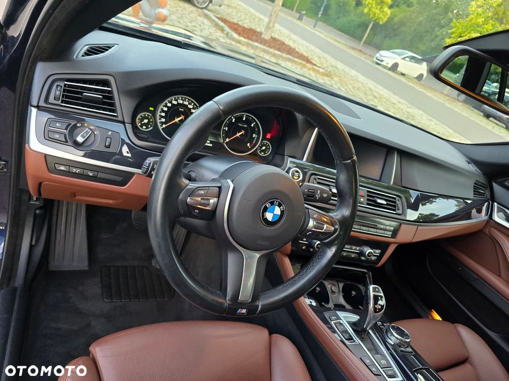 BMW Seria 5 525d xDrive - 12