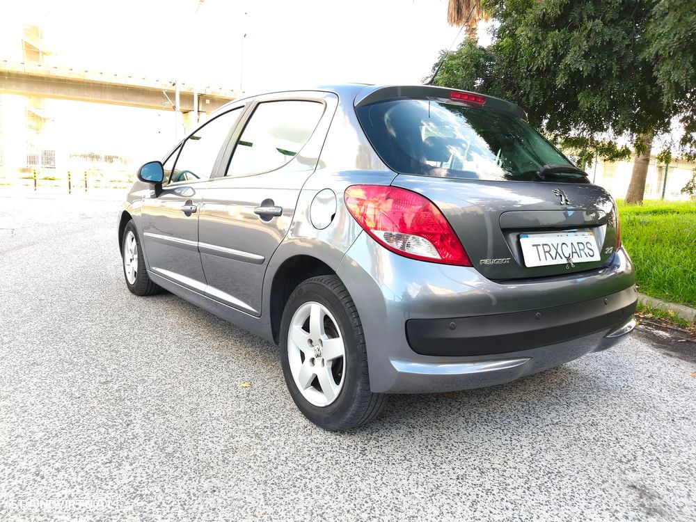Peugeot 207 1.4 16V SE Millesim 200 Anos - 6