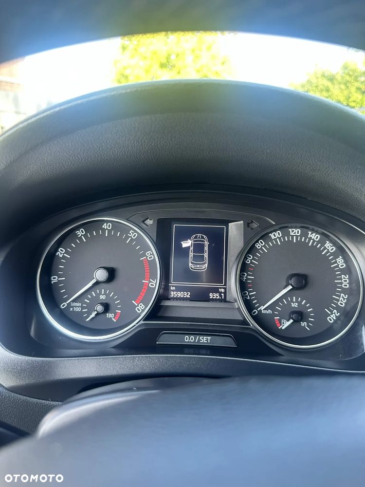 Skoda RAPID 1.2 TSI Ambition - 8