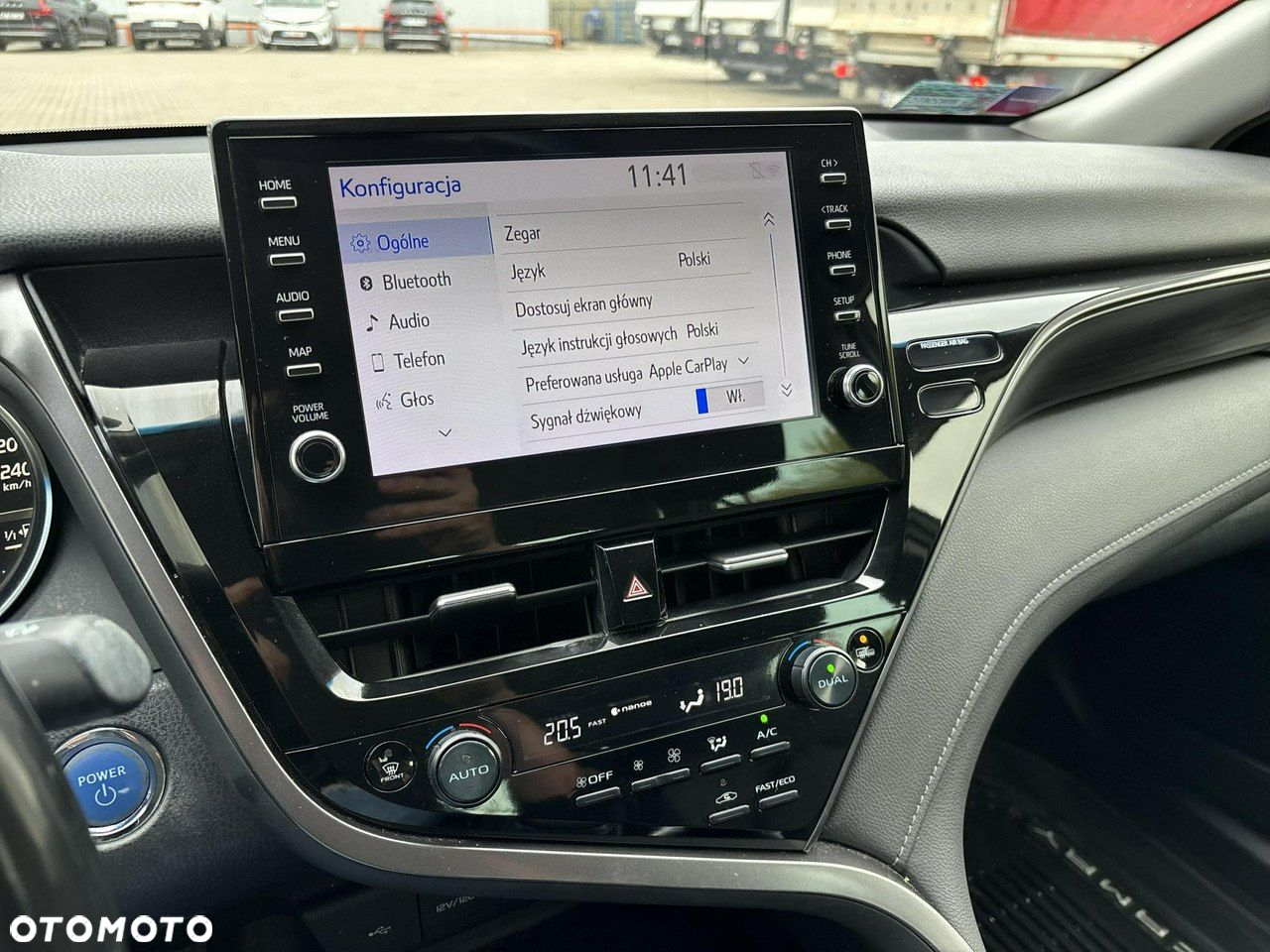 Toyota Camry - 24