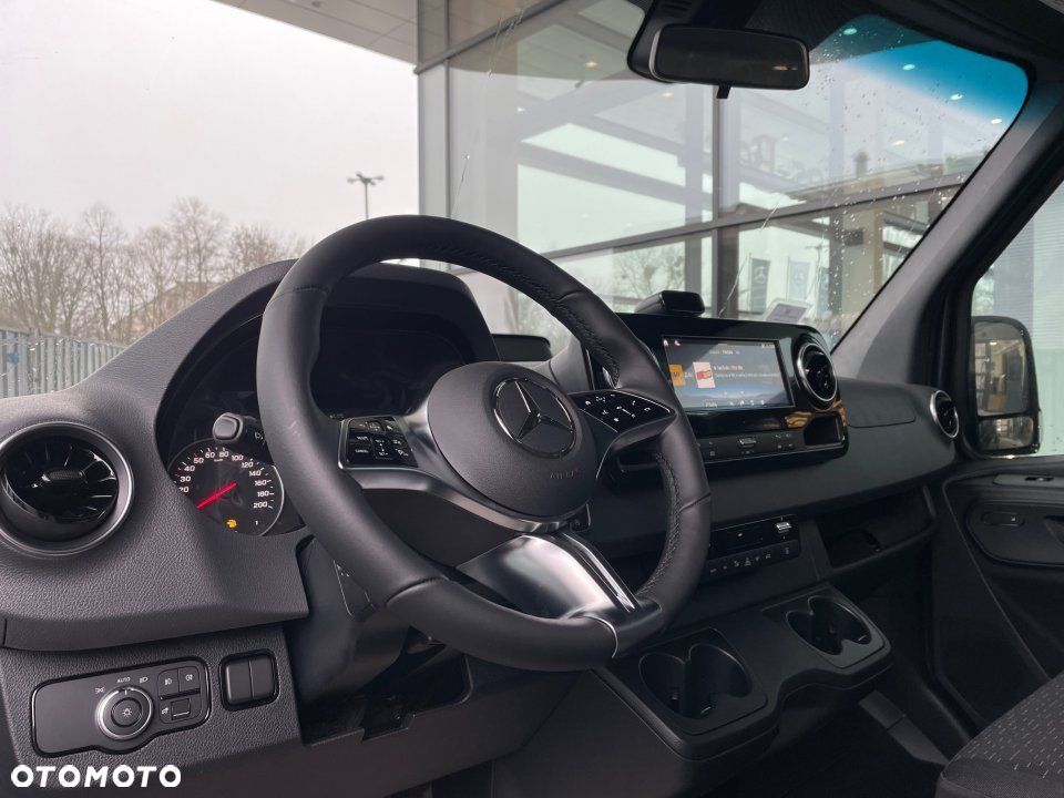 Mercedes-Benz Sprinter - 5