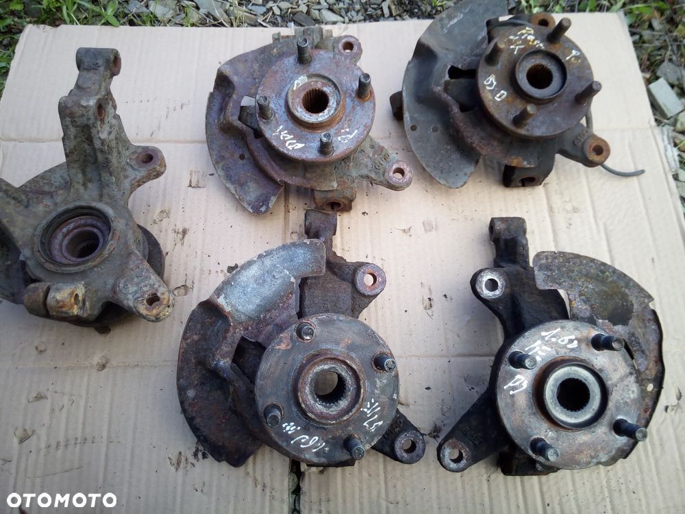 Mazda 323 323f bj 98-03  Zwrotnica piasta lewa prawa przód - 2