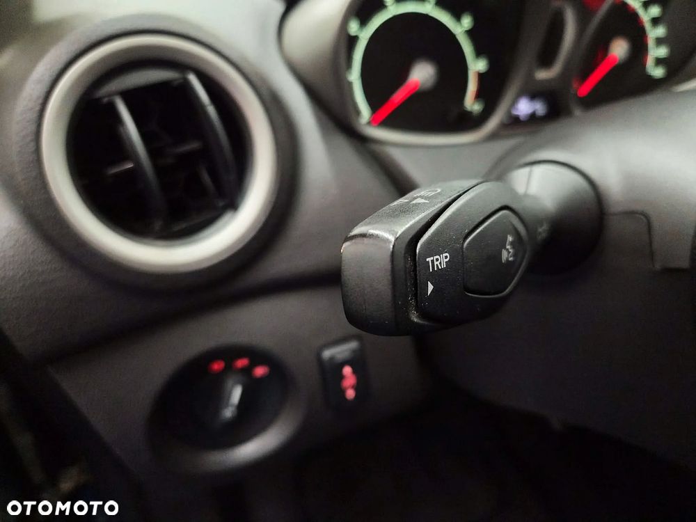 Ford Fiesta 1.6 Ti-VCT Titanium - 21