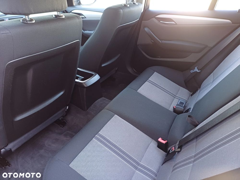 BMW X1 sDrive18d - 11