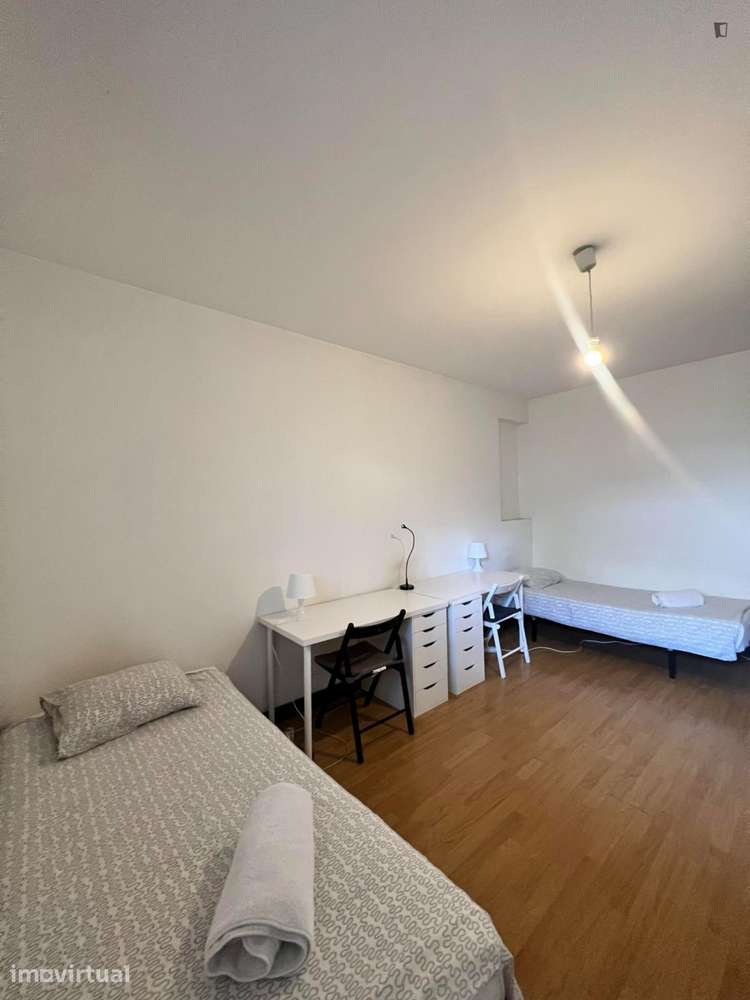 Quarto - localizado em Paranhos Porto - Grande imagem: 2/30