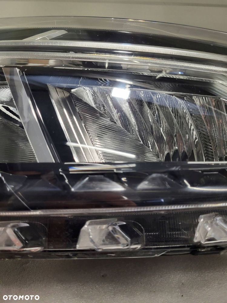 dacia duster ii full led chrom przód strona lewa 260602515r - 2