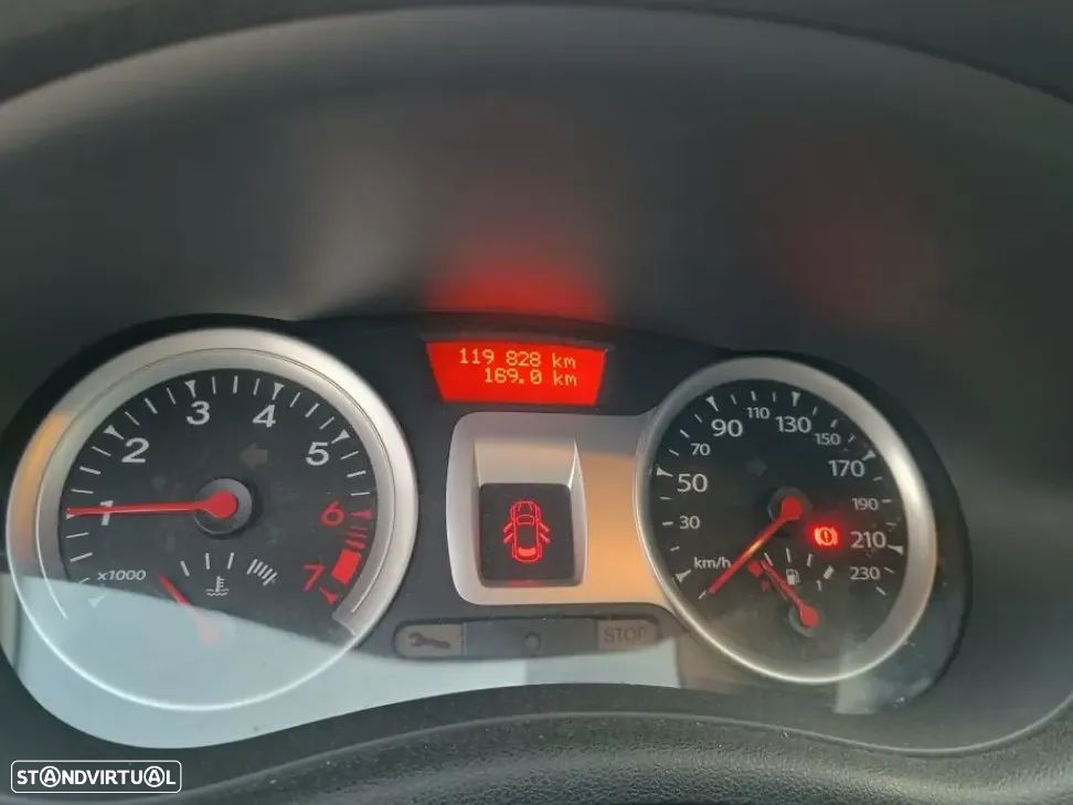 Renault Clio 1.2 16V Dynamique S - 8