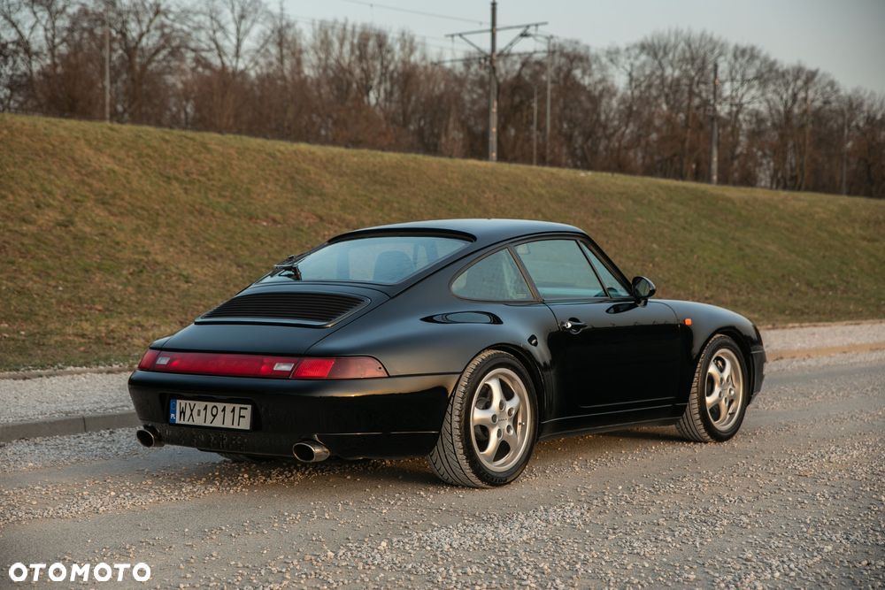 Porsche 911 Carrera 4 - 22