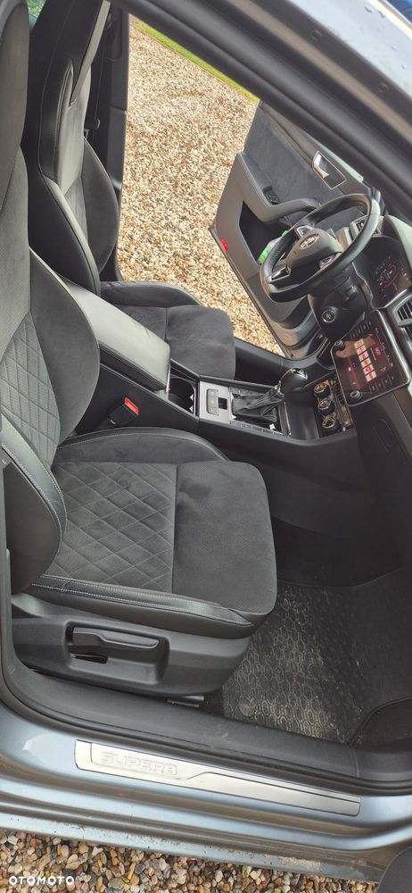 Skoda Superb 2.0 TDI Sportline DSG - 25