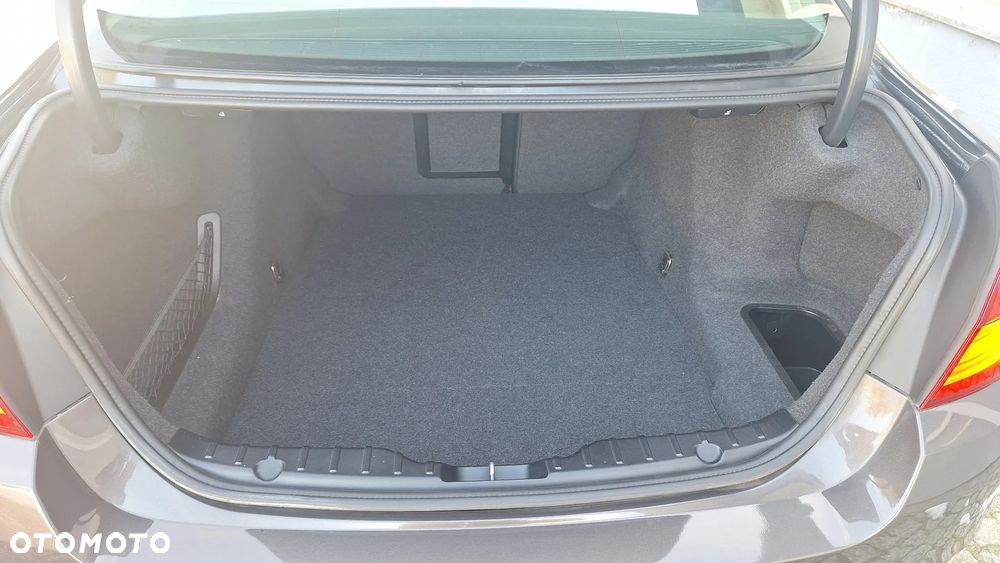 BMW Seria 5 528i Sport-Aut Luxury Line - 16