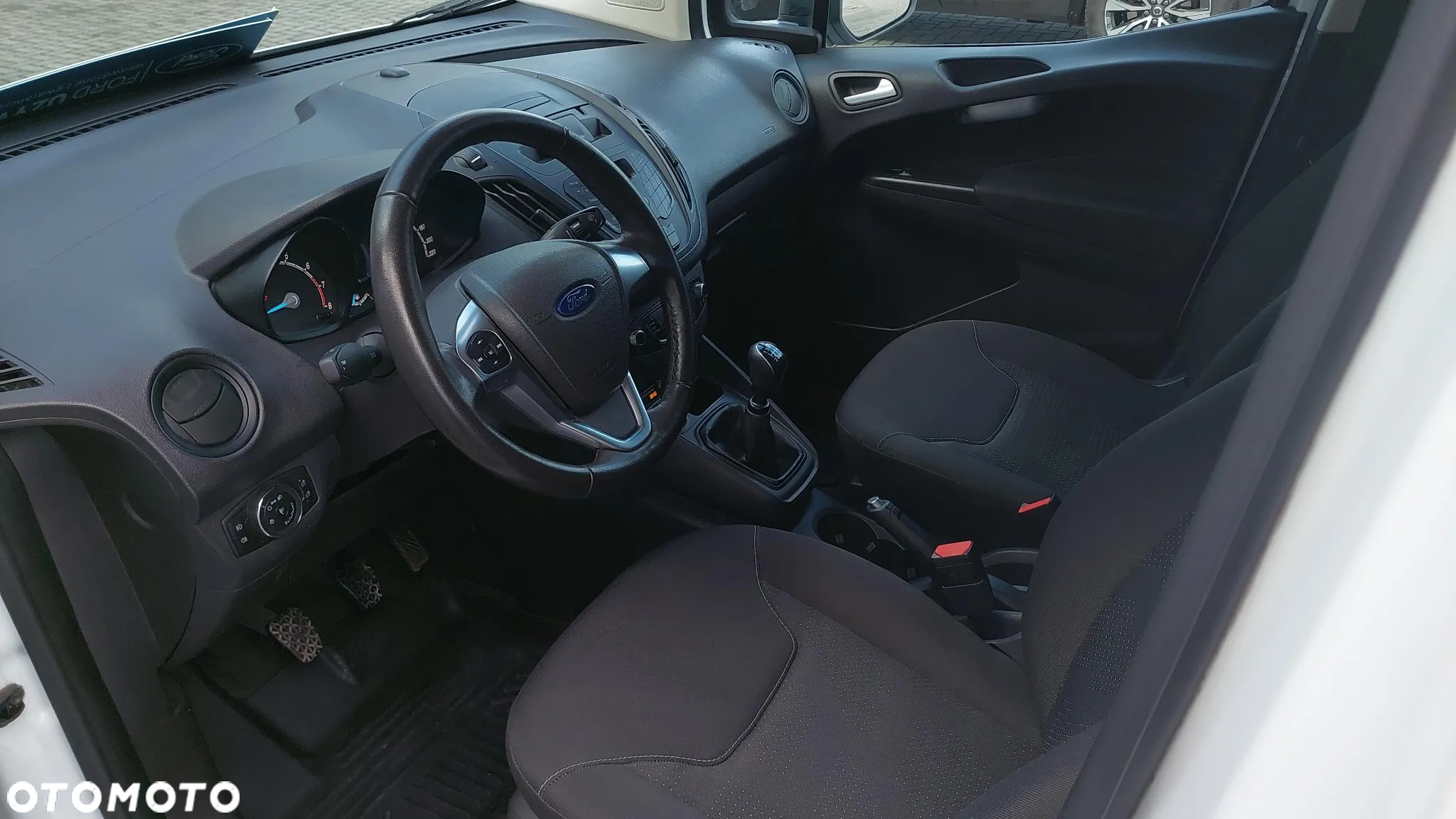 Ford Courier - 15