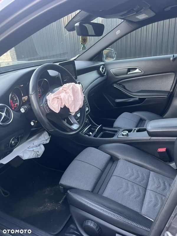 Mercedes-Benz GLA 180 (CDI) d 7G-DCT - 18